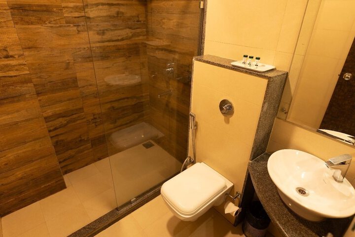 Room 45 of 100