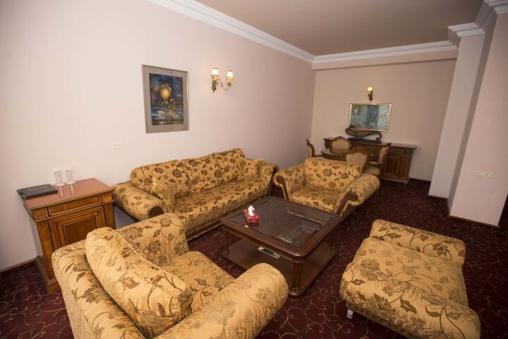 Room 73 of 141