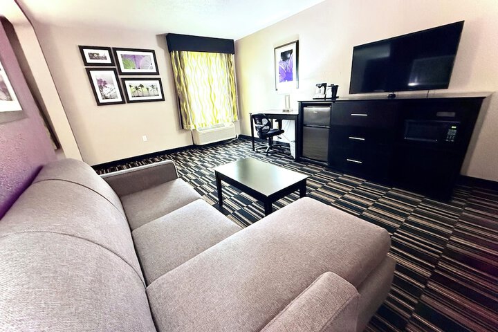 2 Queen Beds Deluxe Room (9 of 12)