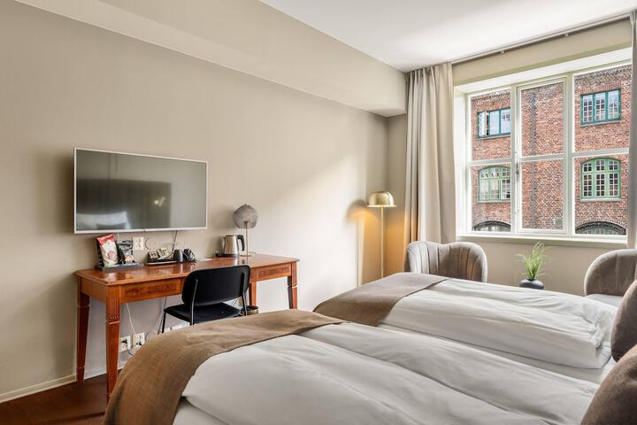 Room 52 of 115