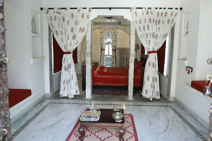 Room 4 of 27