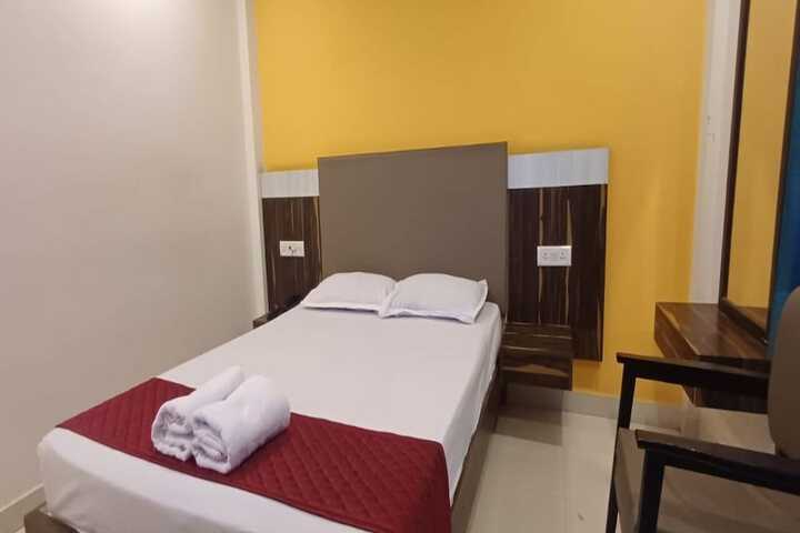Room 8 of 12