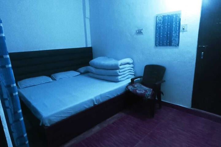 Room 6 of 30