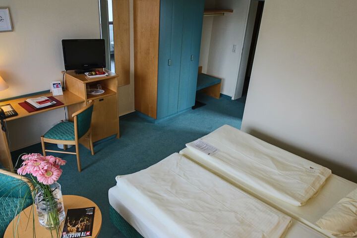 Room 28 of 74