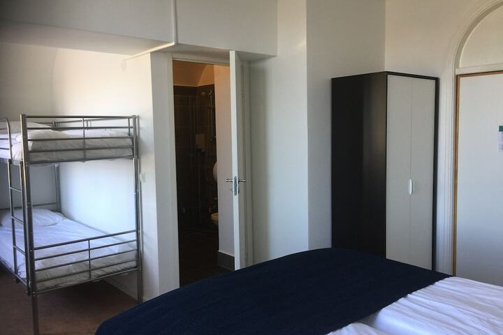 Room 11 of 78