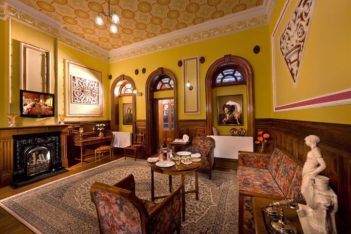 Room 9 of 29