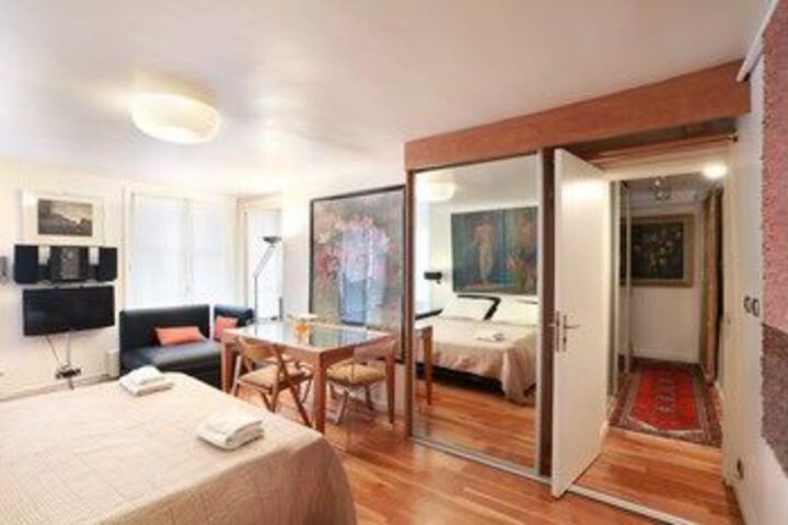 Room 43 of 168