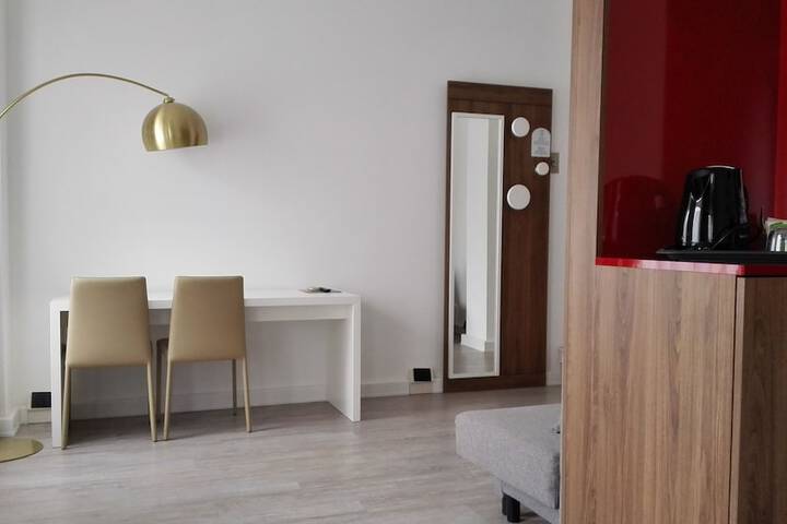 Room 30 of 46