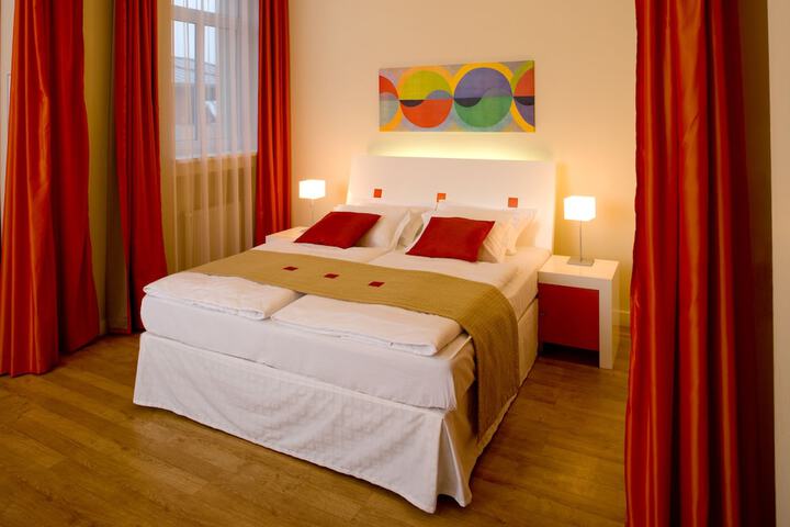 Room 4 of 82