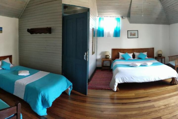 Room 5 of 33