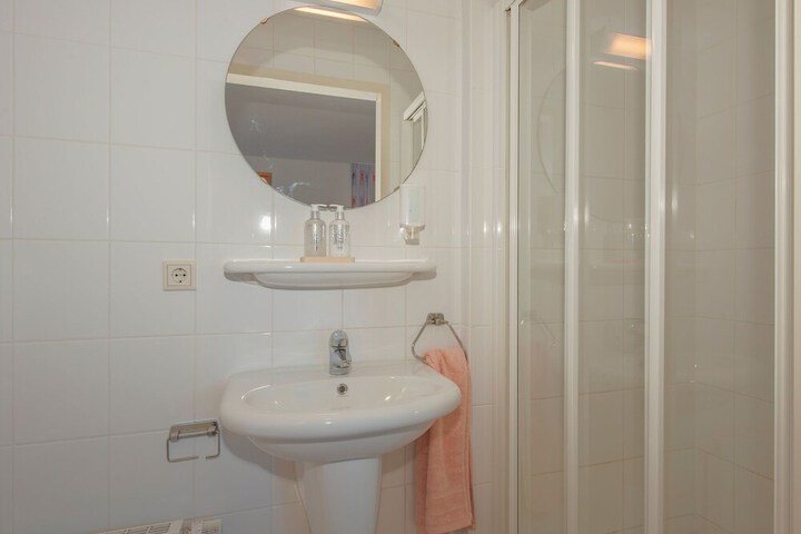 Stately Luxury Villa With 3 Bathrooms, 2 km. From Appelscha
