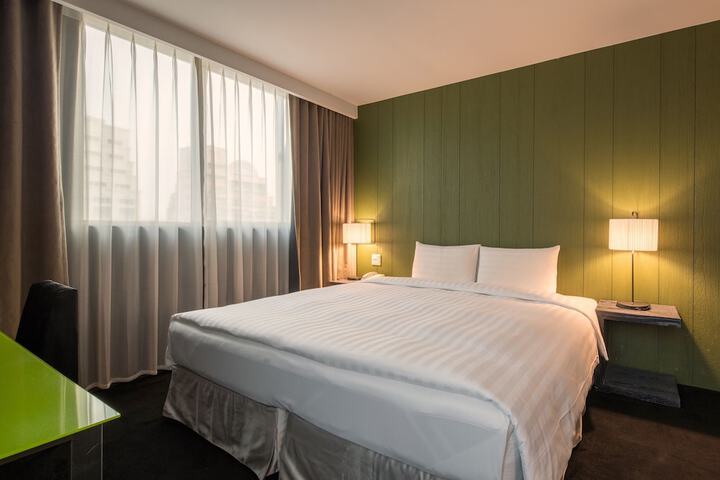 Room 42 of 79