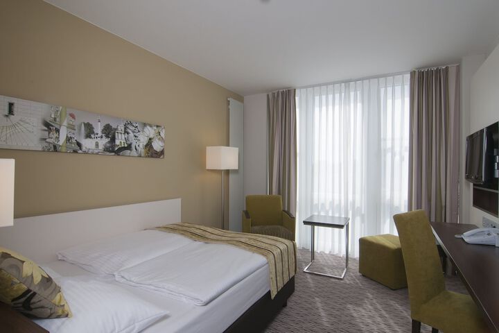 Room 45 of 193