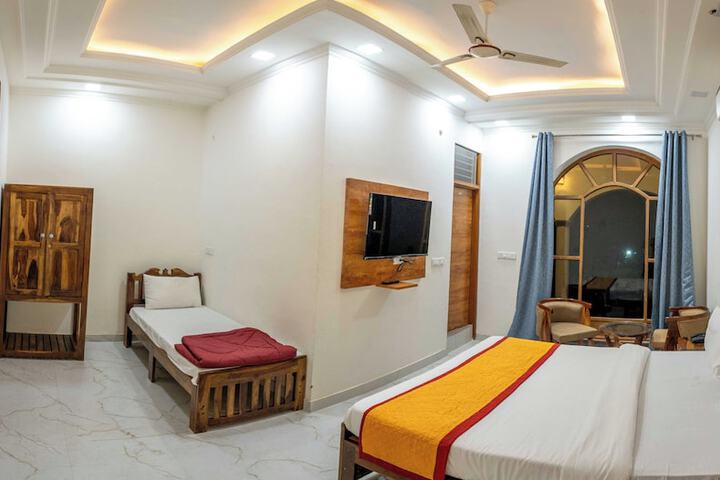 Room 15 of 36