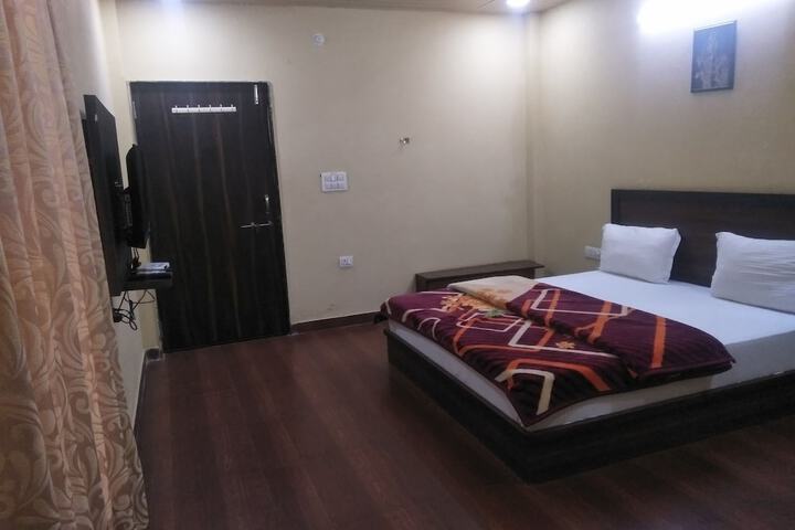 Room 9 of 60