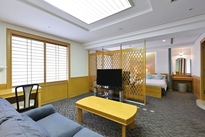 Room 10 of 92