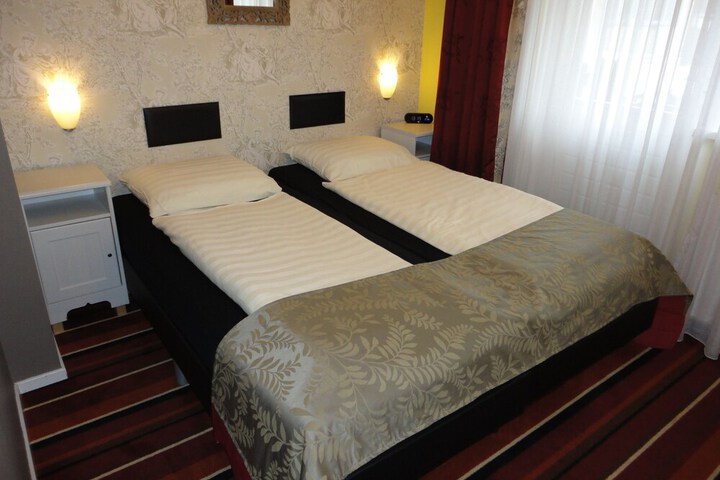Room 5 of 40