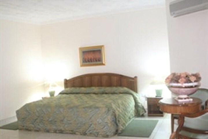 Hotel Suite Photo