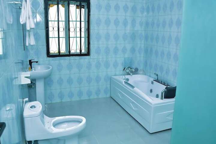 Room 27 of 67
