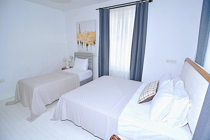 Room 16 of 98