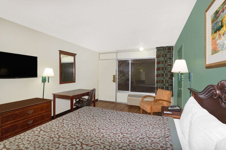2 Double Beds (8 of 9)