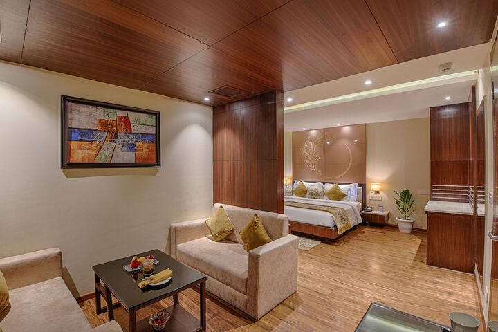 Room 15 of 28