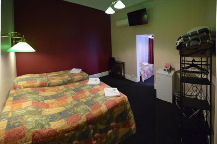 Room 42 of 98