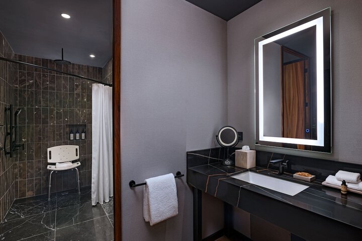 Room 21 of 62
