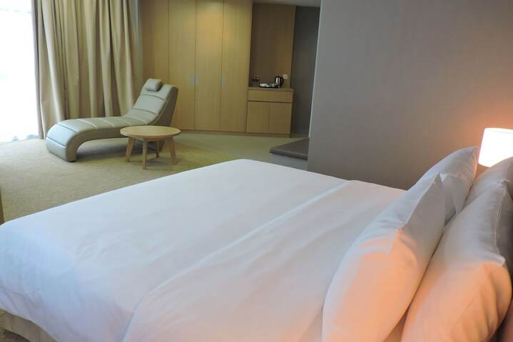 Room 8 of 42
