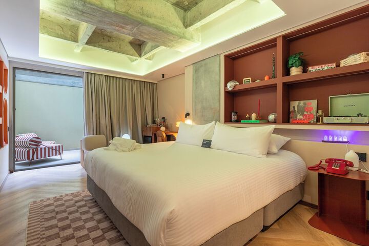Room 35 of 102