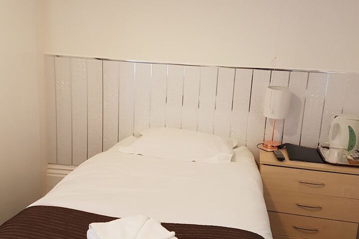 Room 13 of 66
