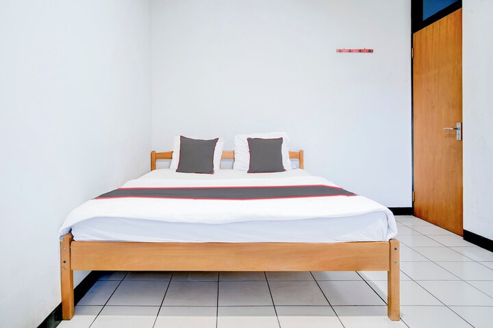 Room 10 of 28
