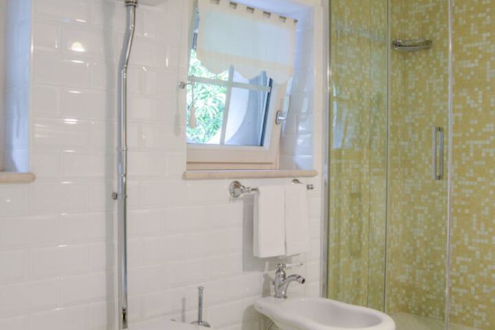 Room 16 of 25