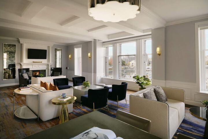 Lounge 109 of 114