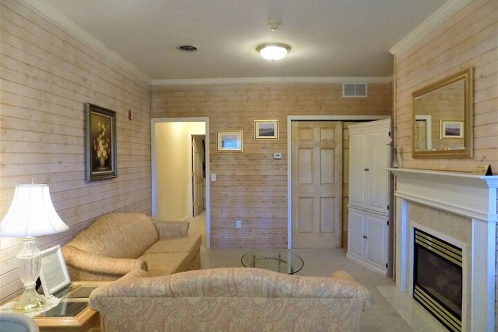 Room 40 of 73