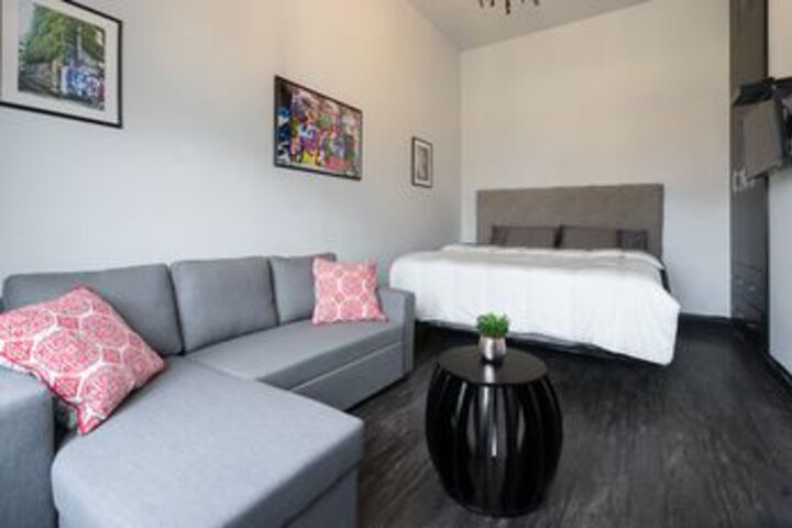 Room 8 of 18