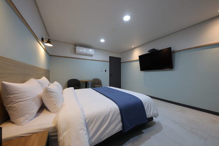 Room 28 of 100