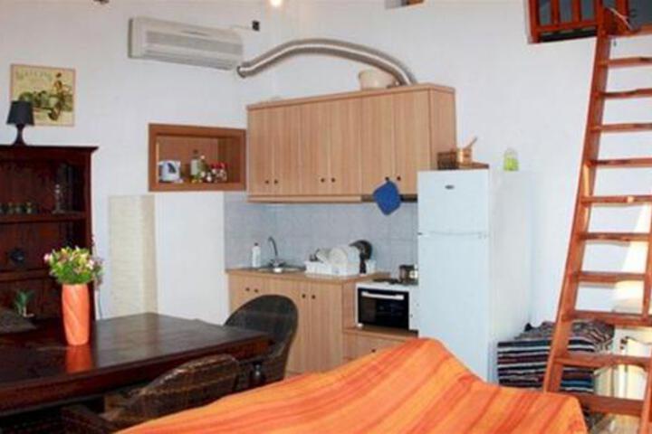 Room 4 of 9