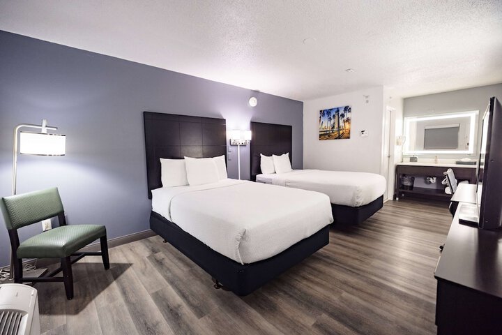 2 Double Beds (1 of 18)