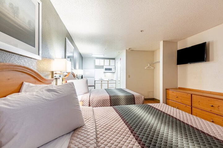 ADA Accessible Studio 1 Queen Bed (9 of 10)