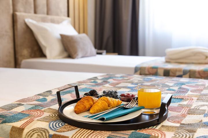 Breakfast/Coffee Service 102 of 112
