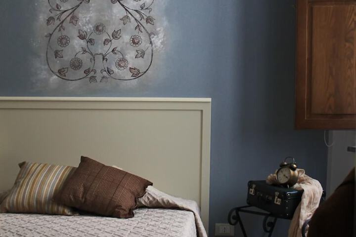 Room 11 of 25