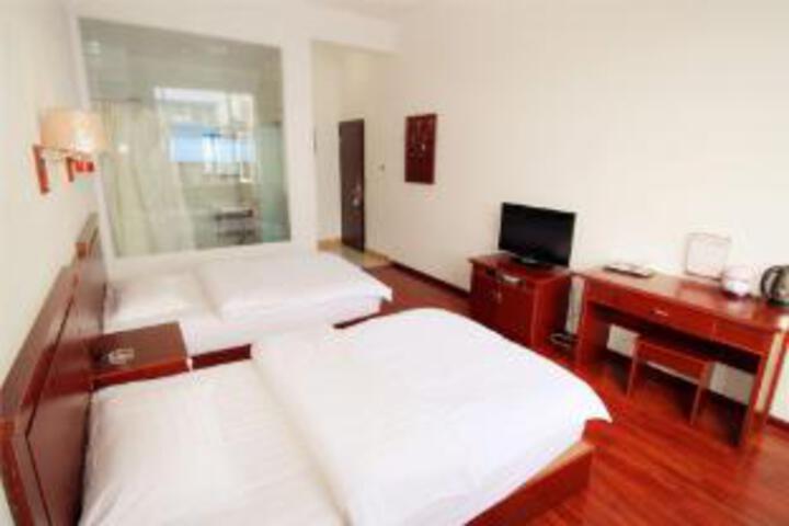Room 17 of 18