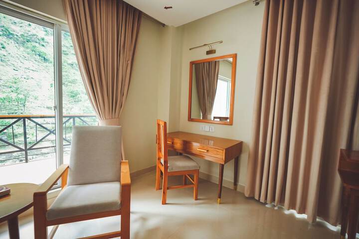 Room 13 of 37
