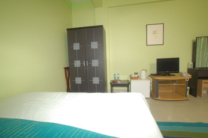 Room 5 of 17
