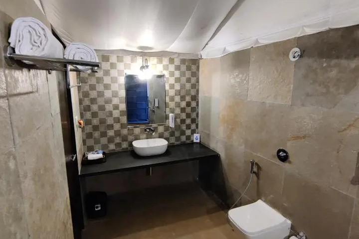 Room 6 of 14