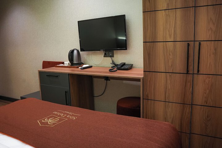 Room 23 of 66