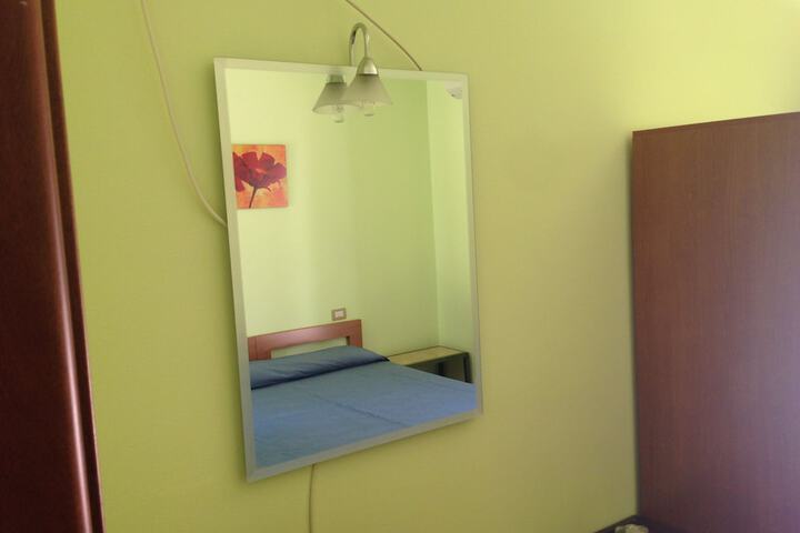 Room 3 of 52