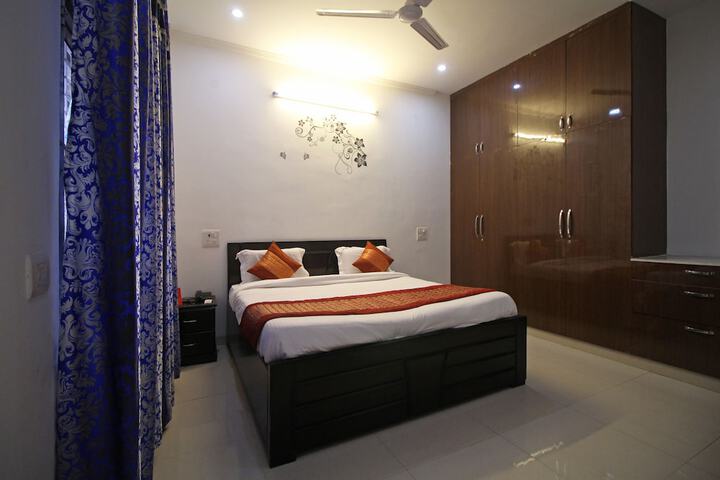 Room 6 of 14