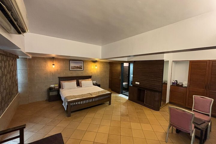 Room 10 of 19
